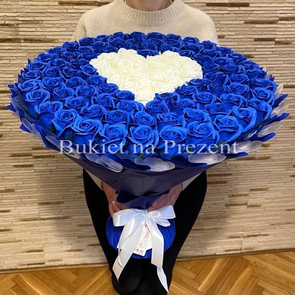 BUKIET 101 GRANATOWYCH R&Oacute;Ż MYDLANYCH Z BIAŁYM SERCEM DLA DZIEWCZYNY KOBIETY DUŻY MEGA PREZENT NA URODZINY ROCZNICĘ ŚLUBU PREMIUM FLOWER BOX mydlany kwiaty mydlane r&oacute;że