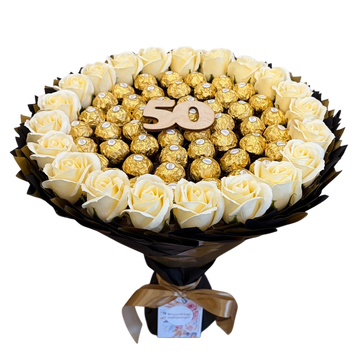 Prezent na 50 Urodziny lub Rocznicę Ślubu, Imeniny, Ślub, Wesele. Słodki bukiet Ferrero Rocher i r&oacute;że mydlane.