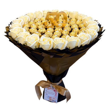 Prezent na 50 Urodziny lub Rocznicę Ślubu, Imeniny, Ślub, Wesele. Słodki bukiet Ferrero Rocher i r&oacute;że mydlane.