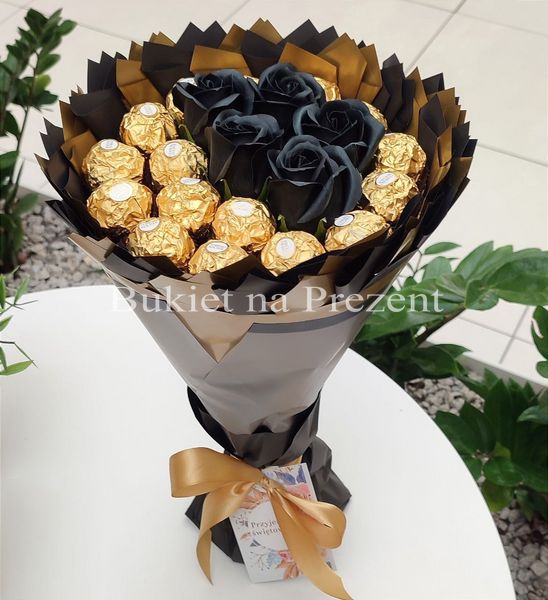 Słodki bukiet czarny i złoty ze słodyczy Ferrero Rocher i 5 mydlanych róż w środku (średnica 20 cm)