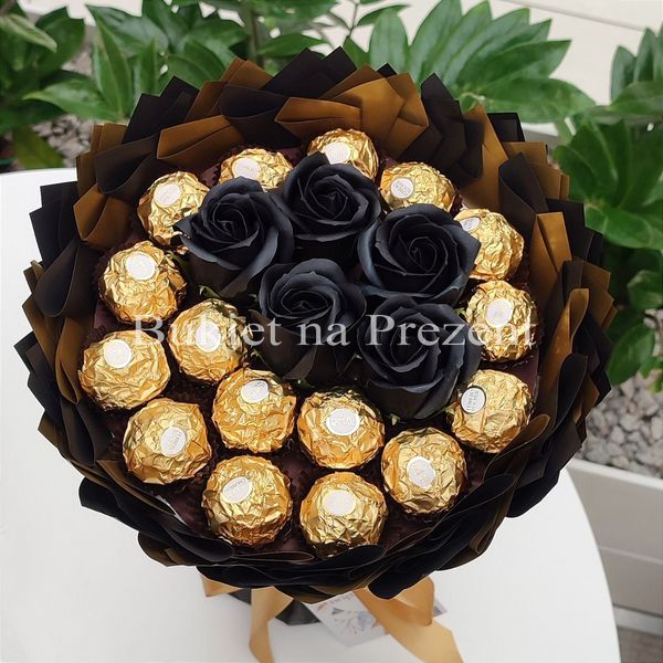 Słodki bukiet czarny i złoty ze słodyczy Ferrero Rocher i 5 mydlanych róż w środku (średnica 20 cm)