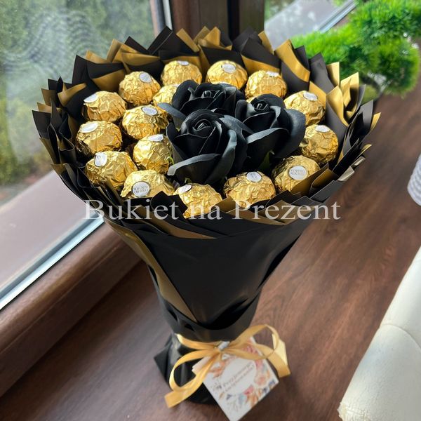 Сладкий букет из Ferrero Rocher 18 шт. и роз 3шт. Подарок на 18-й день рождения, именины, свадьбу bgs032 czarny i złoty (3 róże) фото