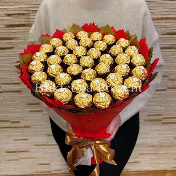 Подарок на 40-летие сладкий букет из конфет Ferrero Rocher (40 конфет) bgs053 (F25 h25 / 40szt) czerwony i złoty фото