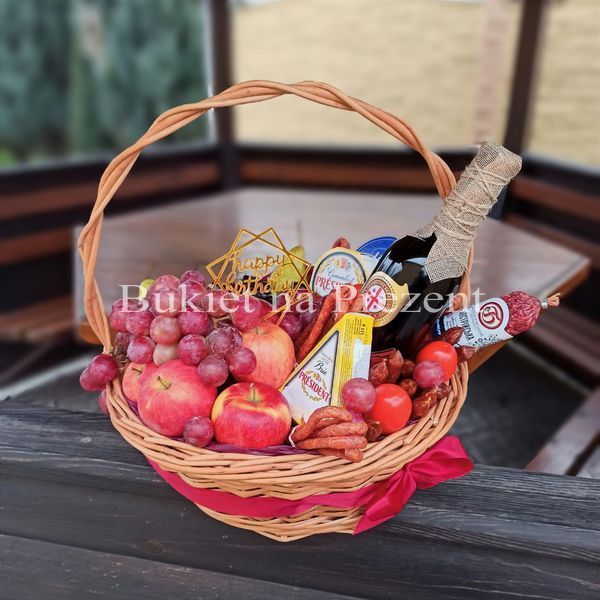 Kosz z owocami, winem, serami, wędlinami, kabanosami, winogronami, jabłkami, gruszkami (bez koszt&oacute;w alkoholu)