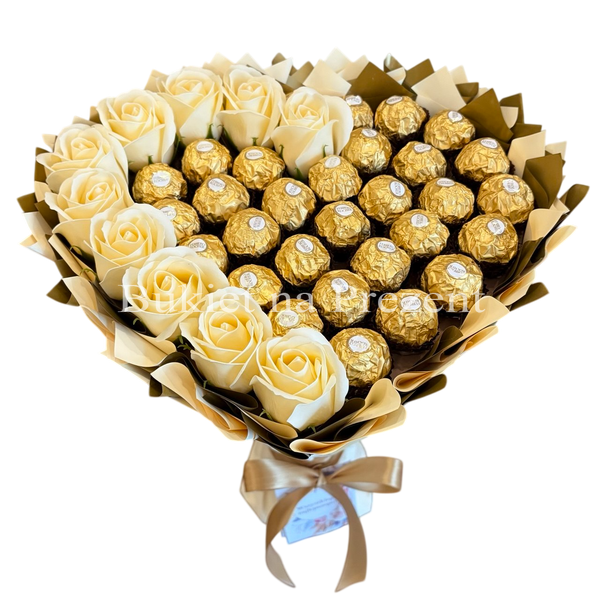 Сладкий букет в форме сердца бежево-золотой с конфетами Ferrero Rocher 30 шт и мыльных роз 10шт. Подарок на 40 30 10 лет bgs044 beżowy i złoty serce фото