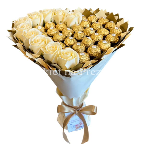 Сладкий букет в форме сердца бежево-золотой с конфетами Ferrero Rocher 30 шт и мыльных роз 10шт. Подарок на 40 30 10 лет bgs044 beżowy i złoty serce фото