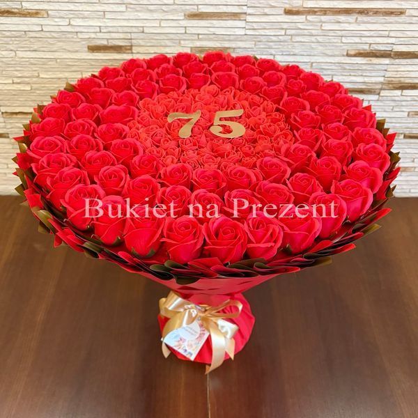 Prezent na 75 Urodziny lub Rocznicę Ślubu, Ślub, Wesele. Bukiet mydlany kwiaty mydlane r&oacute;że 75 szt. Dla Mamy Zony Kobiety Babci