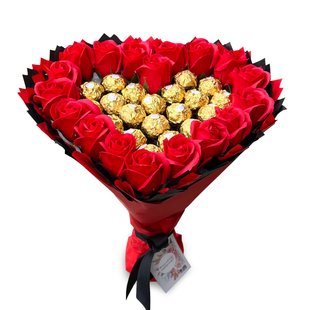 Сладкий букет в форме сердца красно-золотой с конфетами Ferrero Rocher и 18 шт мыльных роз. Подарок на 18 20 лет bgs028 czerwony i czarny serce фото