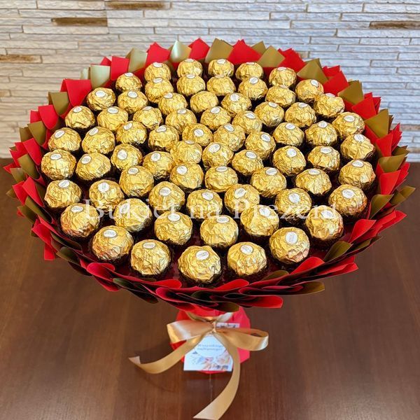 Подарок на 70-летие сладкий букет из конфет Ferrero Rocher (70 конфет) bgs047 czerwony i złoty 70szt F33 фото