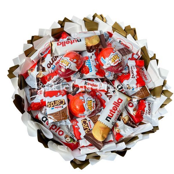 Słodki bukiet biały i złoty na urodziny ze slodyczy Kinder. Prezent Komunia (średnica 30 cm). Komunia