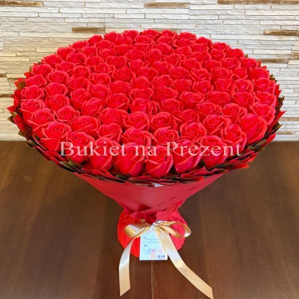 BUKIET 101 CZERWONYCH R&Oacute;Ż MYDLANYCH DLA DZIEWCZYNY KOBIETY DUŻY MEGA PREZENT NA URODZINY ROCZNICĘ ŚLUBU PREMIUM FLOWER BOX mydlany kwiaty mydlane r&oacute;że
