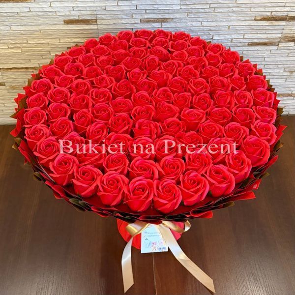 BUKIET 101 CZERWONYCH R&Oacute;Ż MYDLANYCH DLA DZIEWCZYNY KOBIETY DUŻY MEGA PREZENT NA URODZINY ROCZNICĘ ŚLUBU PREMIUM FLOWER BOX mydlany kwiaty mydlane r&oacute;że
