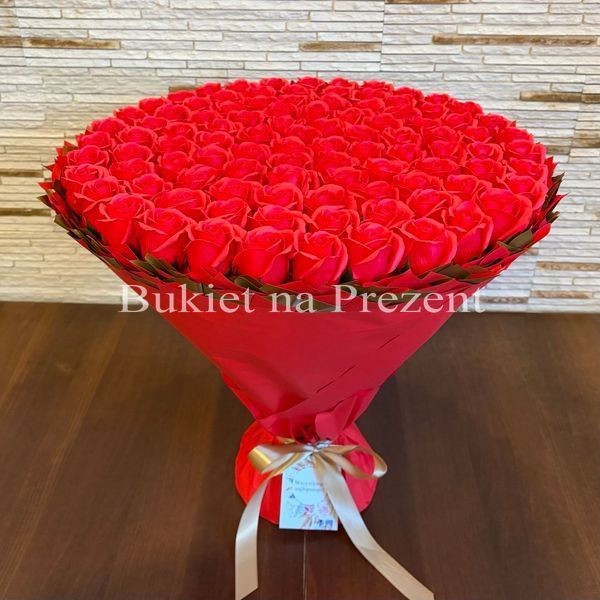 BUKIET 101 CZERWONYCH R&Oacute;Ż MYDLANYCH DLA DZIEWCZYNY KOBIETY DUŻY MEGA PREZENT NA URODZINY ROCZNICĘ ŚLUBU PREMIUM FLOWER BOX mydlany kwiaty mydlane r&oacute;że