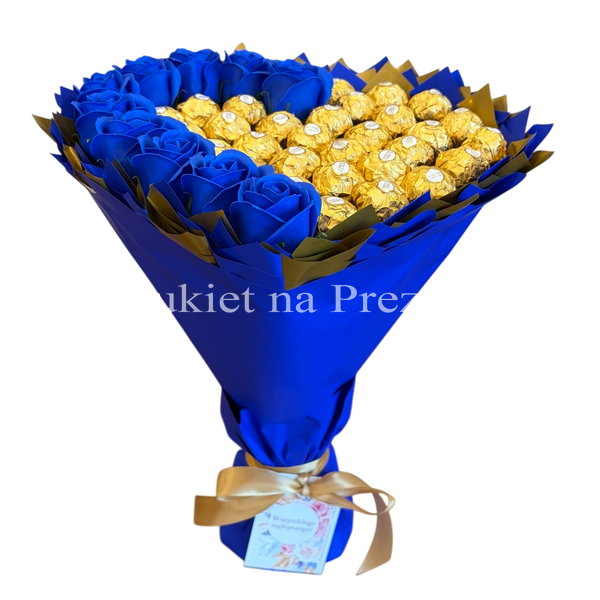 Prezent na 40 30 Urodziny lub Rocznicę Ślubu, Imeniny, Ślub, Wesele. Słodki bukiet w kształcie serca GRANATOWY I ZŁOTY z cukierkami Ferrero Rocher 30 szt i mydlanych r&oacute;ż 10 szt.