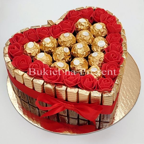 Подарок в форме сердца со сладостями Ferrero Rocher, Merci и розами красного цвета ss014 czerwony  фото