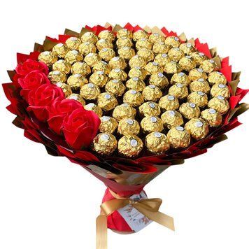 Подарок на 70-летие сладкий букет из конфет Ferrero Rocher 70 шт и мыльных роз bgs048 (70+5 / f33) czerwony фото