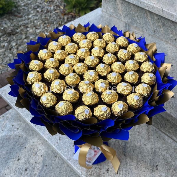 Подарок на 50-летие сладкий букет из конфет Ferrero Rocher (50 конфет) bgs043 (ф=29) (50 szt) niebieski i złoty фото