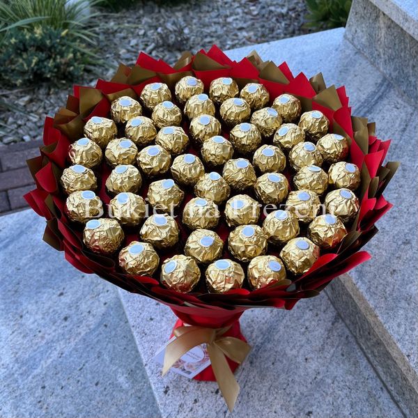 Подарок на 50-летие сладкий букет из конфет Ferrero Rocher (50 конфет) bgs043 (ф=29) (50 szt) czerwony i złoty фото