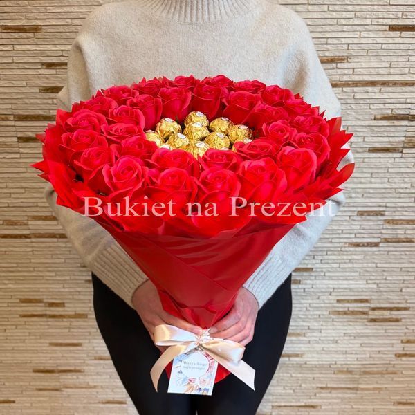 Prezent na 30 Urodziny, Imeniny, Ślub, Rocznicę Ślubu. Słodki bukiet Ferrero Rocher i r&oacute;że czerwone.