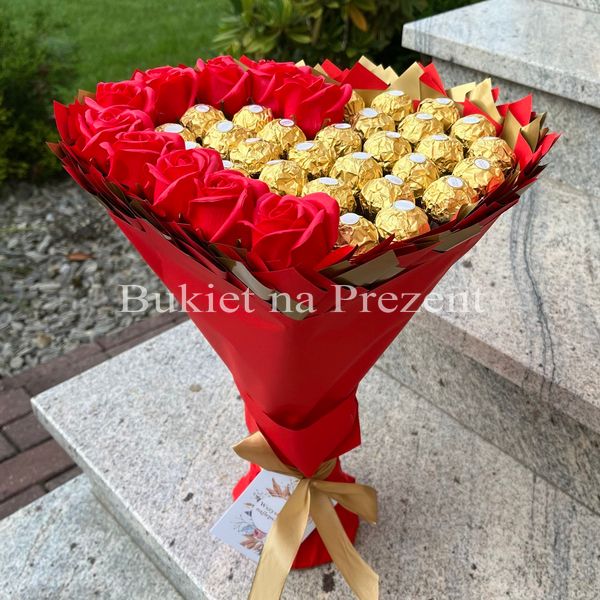 Сладкий букет в форме сердца цвета слоновой кости с конфетами Ferrero Rocher 30 шт и мыльных роз 10шт. Подарок на 40 30 10 лет bgs044 czerwony i złoty serce фото