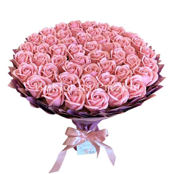 Подарок на 50 лет. Букет из мыльных роз 50 шт. bg005 r&oacute;że Puder=Dark Pink f33 фото