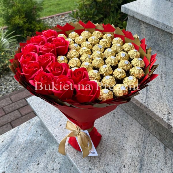 Сладкий съедобный букет красно-золотой с конфетами Ferrero Rocher 40 шт и мыльных роз Подарок на 40 лет bgs024 czerwony i złoty фото