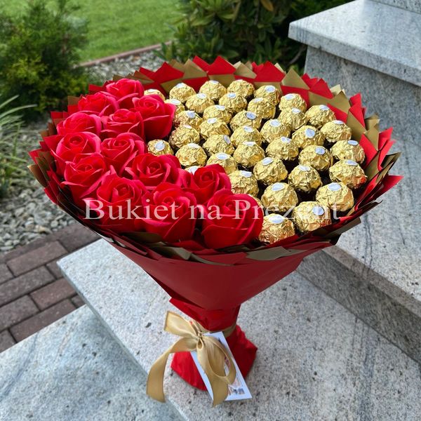 Сладкий съедобный букет красно-золотой с конфетами Ferrero Rocher 40 шт и мыльных роз Подарок на 40 лет bgs024 czerwony i złoty фото