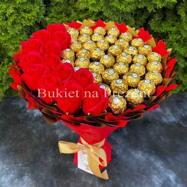 Prezent na 40 urodziny. Słodki czerwony i złoty bukiet ze słodyczy Ferrero Rocher 40 szt i mydlanych r&oacute;ż