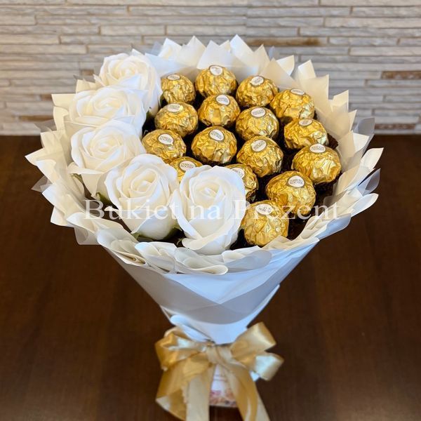 Солодкий їстівний букет з Ferrero Rocher та 5 мильних троянд, білий bgs007 biały фото