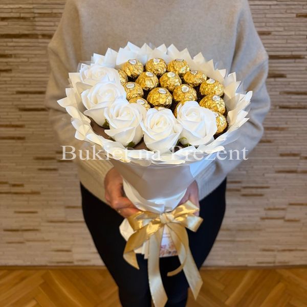 Солодкий їстівний букет з Ferrero Rocher та 5 мильних троянд, білий bgs007 biały фото
