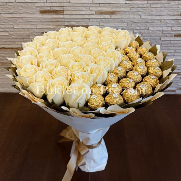 Подарочный набор из конфет Ferrero Rocher 22 шт и мыльных вечных роз 40 шт bgs002 beżowy i złoty фото