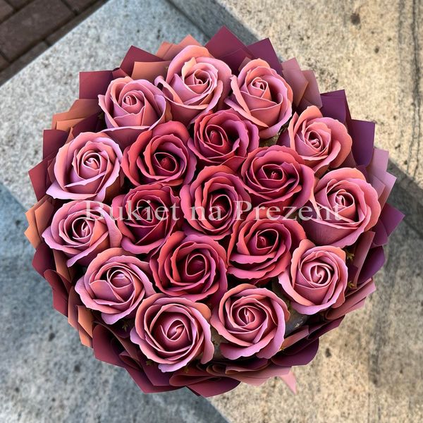 Bukiet mydlany liliowy i różowy puder z róż mydlanych (18 szt) Prezent na 18 urodziny