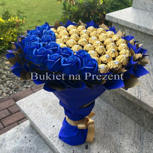 Сладкий съедобный букет сине-золотой с конфетами Ferrero Rocher 40 шт и 15 шт мыльных роз Подарок на 40 лет bgs024 niebieskie róże niebieski i złoty фото