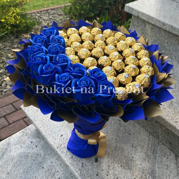 Сладкий съедобный букет сине-золотой с конфетами Ferrero Rocher 40 шт и 15 шт мыльных роз Подарок на 40 лет bgs024 niebieskie róże niebieski i złoty фото