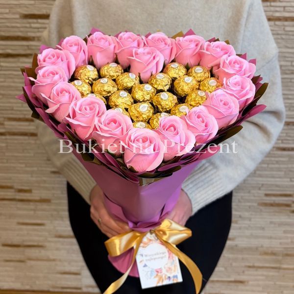 Сладкий букет в форме сердца розово-золотой с конфетами Ferrero Rocher и 18 шт мыльных роз. Подарок на 18 20 лет bgs028 r&oacute;żowy i złoty фото
