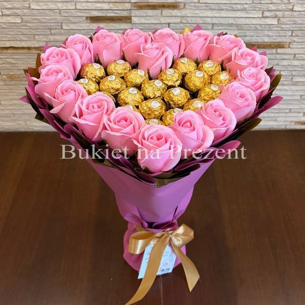 Сладкий букет в форме сердца розово-золотой с конфетами Ferrero Rocher и 18 шт мыльных роз. Подарок на 18 20 лет bgs028 r&oacute;żowy i złoty фото