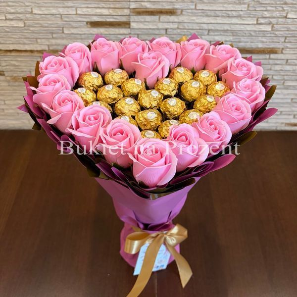 Сладкий букет в форме сердца розово-золотой с конфетами Ferrero Rocher и 18 шт мыльных роз. Подарок на 18 20 лет bgs028 r&oacute;żowy i złoty фото