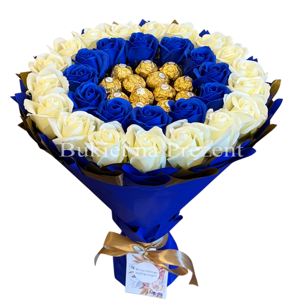 Prezent na 30 Urodziny, Imeniny, Ślub, Rocznicę Ślubu. Słodki bukiet Ferrero Rocher i r&oacute;że granatowe i białe.