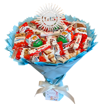 Słodki bukiet niebieski na urodziny ze slodyczy Kinder. Prezent Komunia (średnica 30 cm)