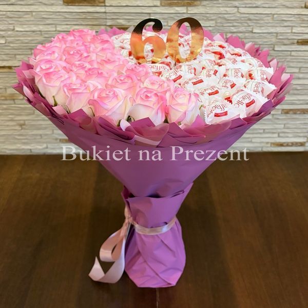 Prezent na 60 40 Urodziny lub Rocznicę Ślubu, Imeniny, Ślub, Wesele. Słodki bukiet ze słodyczy Raffaello (40 szt) i r&oacute;ż mydlanych (20 szt)