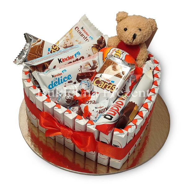 Торт в форме сердца из конфет Kinder с плюшевым медведем ss016 Kinder Serce Miś фото